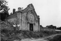 židovský cintorín v Seredi vstupná brána - portál, nedatované