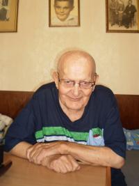 Stanislav Časlavka (94) in his house at Roztoky, 2015