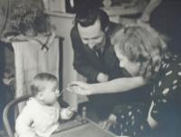 09 - Pavel Vořech  - 1 rok s rodiči