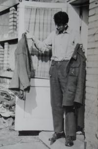 12 - Pavel Vořech na vojně na opušťáku