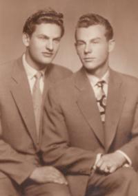 Liboš Buben (vpravo) s bratrem Vladimírem, druhá polovina 40 let