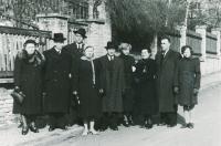 Zdeněk Hříbal (3. zleva) s rodinou (1955)