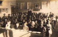 School class (Na Santošce), class teacher Emanuel Pucherna, Z.D. in first row in the middle