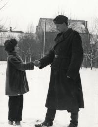 Helena Kašperová s otcem kolem roku 1955