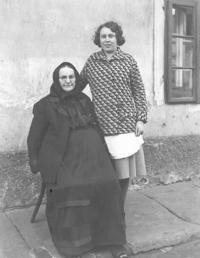 Matka pamětnice s babičkou Marií Vovsovou, Loucká, 1934