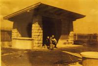Stavba altánu v Nové Huti, 1941