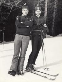 Pavel Bartovský (vpravo) na lyžích