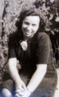 Květa Křemenová v roce 1946, Sedlec- Prčice