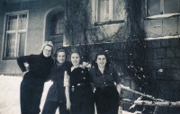 1949, A Scout troop, Bibiana on the right