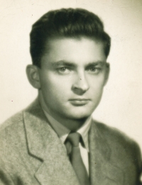 1958 Jiří Ach, manžel