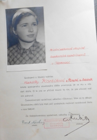 Poděkování Květoslavě Bartoňové od Československé společnosti, že pamětnice zařídila pobyt v Olomouci v letech 1946 - 47 pro 42 dětí z udolí smrti u Dukelského průsmyku 