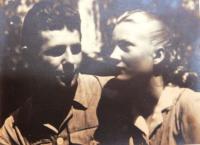 Novomanželé, kteří se Evy ujali po návratu z koncentráku v roce 1945