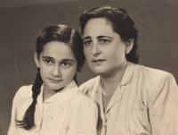 S maminkou, Hlohovec 1947-48