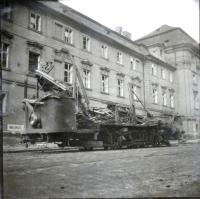 Tramvaj č.20 po náletech 12.2. 1945, kterou ten den D. Weitzenbauerova nejela domů