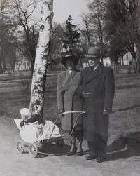 Alois a Věra Ruprechtovi se synem Jiřím