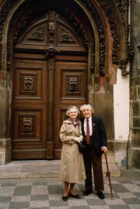 The Krajinas in front of the Old Townhall 60 years after the wedding, Prague 1990