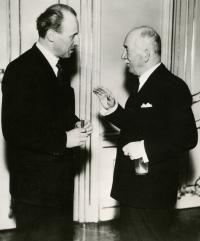 Jaroslav Drábek s presidentem Benešem, Pražský Hrad, 1945