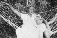 Juřinová Irina with mother, 1937