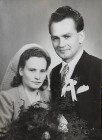 Svatební fotografie Pavla Bednára a Věry Komínkové z roku 1950