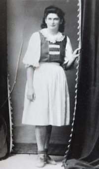 Židovka Mariána která se za války ukrývala u rodiny Bednárů v osadě Dolina - 1. dubna 1945
