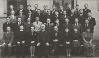 1935-1942 - gymnazium kpt. Jaroše, Brno I. (Vnislav horní řada, pátý zprava)