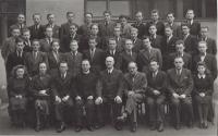 1935-1942 - gymnazium kpt. Jaroše, Brno II. (Vnislav horní řada, druhý zprava)