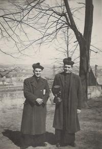 1948 - Tvarožná, with the priest Václav Kosina