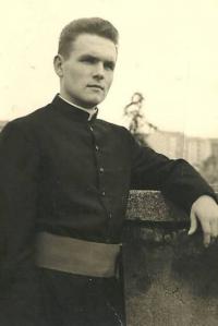 1963 - Petr Esterka krátce po svěcení na kněze