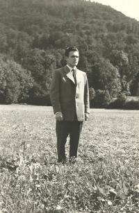 1957 - Petr Esterka před odchodem do semináře v Římě