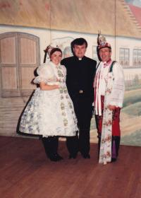 1982 - Moravský den v Chicagu, Petr Esterka s párem, který má lidový kroj jeho rodné obce