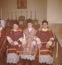 1963 - Petr Esterka (uprostřed) při své primici v Římě