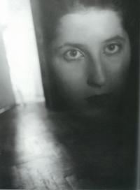 Portrét Markéty z Alba Jiřího Ployhara Roky a vteřiny, 1947