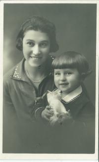 Marketa with her mother, 1929