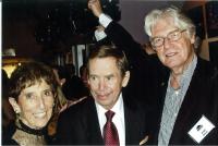 Markéta s Václavem Havlem a Paulem Wilsonem, premiera Odcházení ve Filadelfii