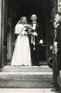 rodiče Eriky Herudkové manželé Dudovi / svatební snímek / Bolatice 1936
