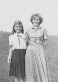 Angelina a Naďa Housková, Nové Hrady, 1953