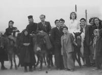 Svatba bratra Georgi Lafazaniho (na oslech zleva Tina, Kristo, Georgi, Luba), Bilischt - Albánie, 1952