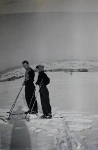 Anita with her uncle, a professional ski jumper, who taught her skiing near Klingenthal in 1950s 