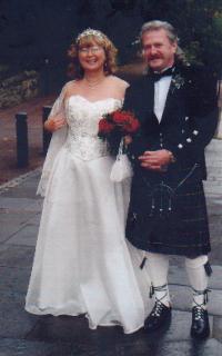 Kamarád Petra Šídy Miroslav Bernard se svojí skotskou manželkou - hraběnkou (21. 8. 1968 osmkrát postřelen v centru Liberce sovětskými vojáky)