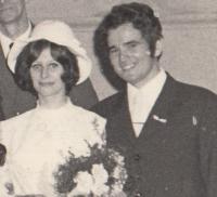 Novomanželé Petr a Alena Šídovi, listopad 1969