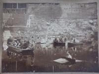 Děda Petra Šídy Petr Císař na liberecké přehradě (v černé vestě pátý zprava), 1903
