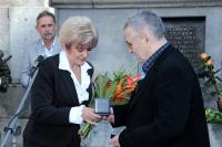 Petr Šída is receiving the city of Liberec commemorative medal from the hand of the former Liberec city mayor Martina Rosenbergová, 21 August 2014