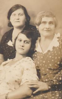 grandmather, mother (in the middle) and aunt, 1936