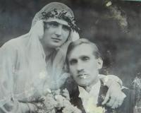 Svatba rodičů Ludmily a Jaroslava Knápkových v roce 1923