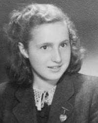 Sestra Radoslava Knápková (Brovjáková) v roce 1944