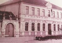 1945 - obecní škola v Rohatci, řídícím se stává pamětníkův otec Josef Bíza