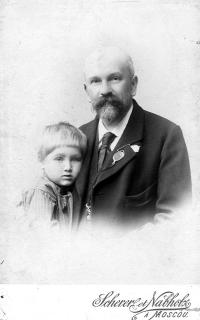  Alexej Orešnikov,  Natáliin praděd s vnukem,mým strýcem, zastřeleným (popraveným) bolševiky ve věku 22 let