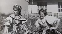 Zora Sigalová a její sestra Věra, rok 1958 nebo 1960