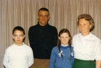 zleva: Petr, Frank, Elena, Marie Danešovi, druhá polovina 60. let