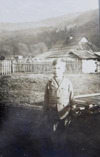 Jaroslav Palka v dětství v obci Bohdan na Podkarpatské Rusi